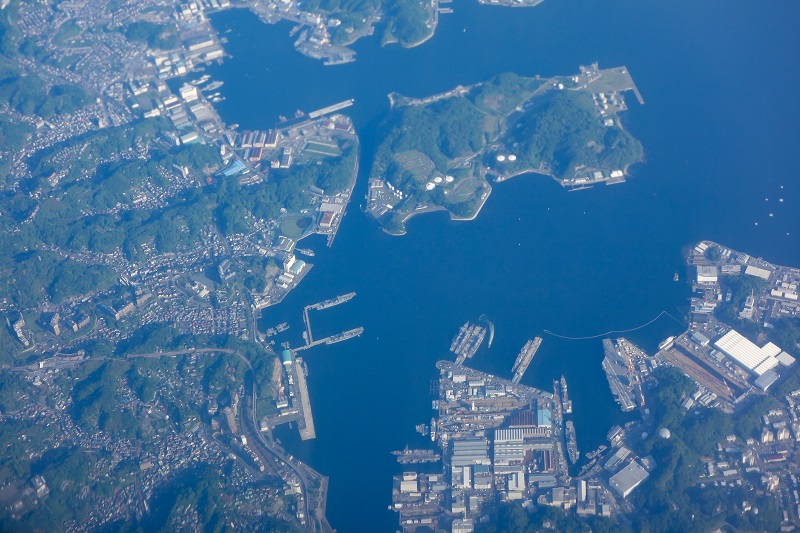 機内上空から見えた横須賀海軍基地