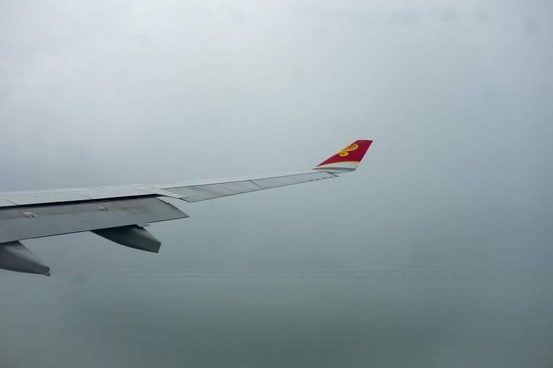 曇り空の香港上空の様子