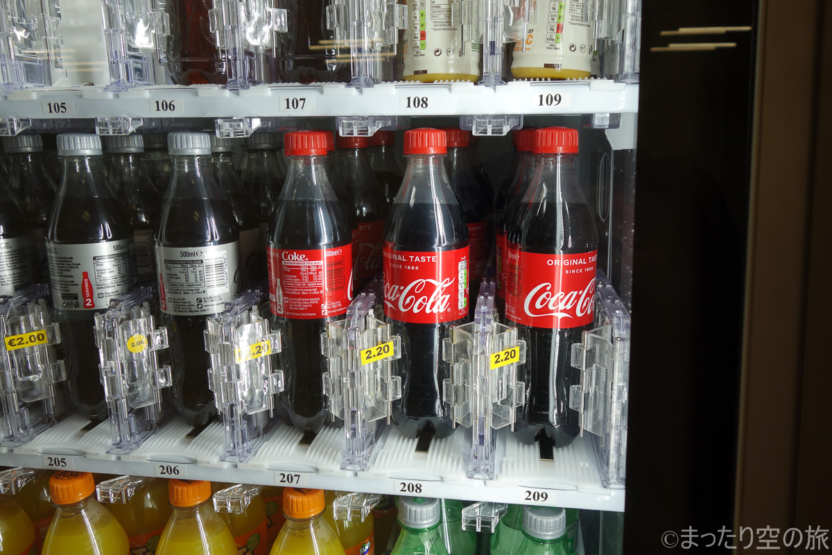 ダブリン国際空港内の自販機のコーラの値段