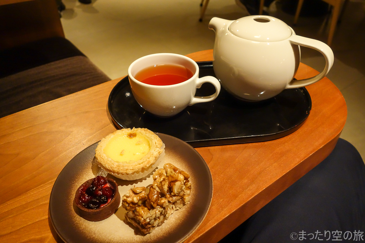 紅茶と茶菓子