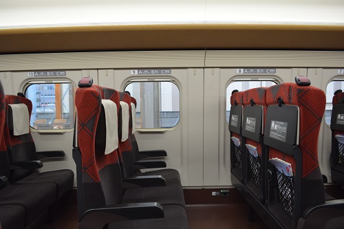 E7系北陸新幹線の普通席の座席