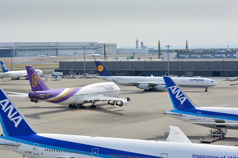 羽田空港に集結したタイのB747とルフトハンザのA340