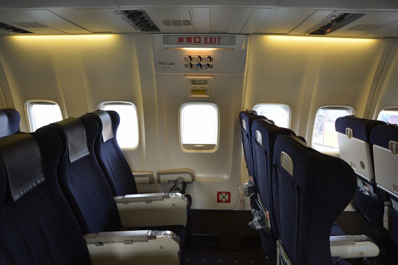 ANAのB737-500型機の非常口座席