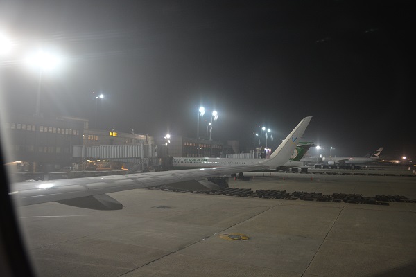 深夜の台北桃園国際空港到着時の様子