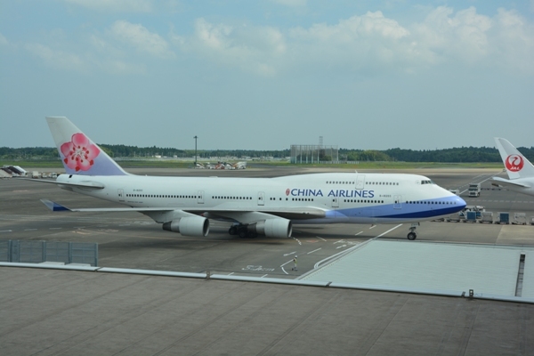 成田空港に駐機するチャイナエアラインのB747-400型機