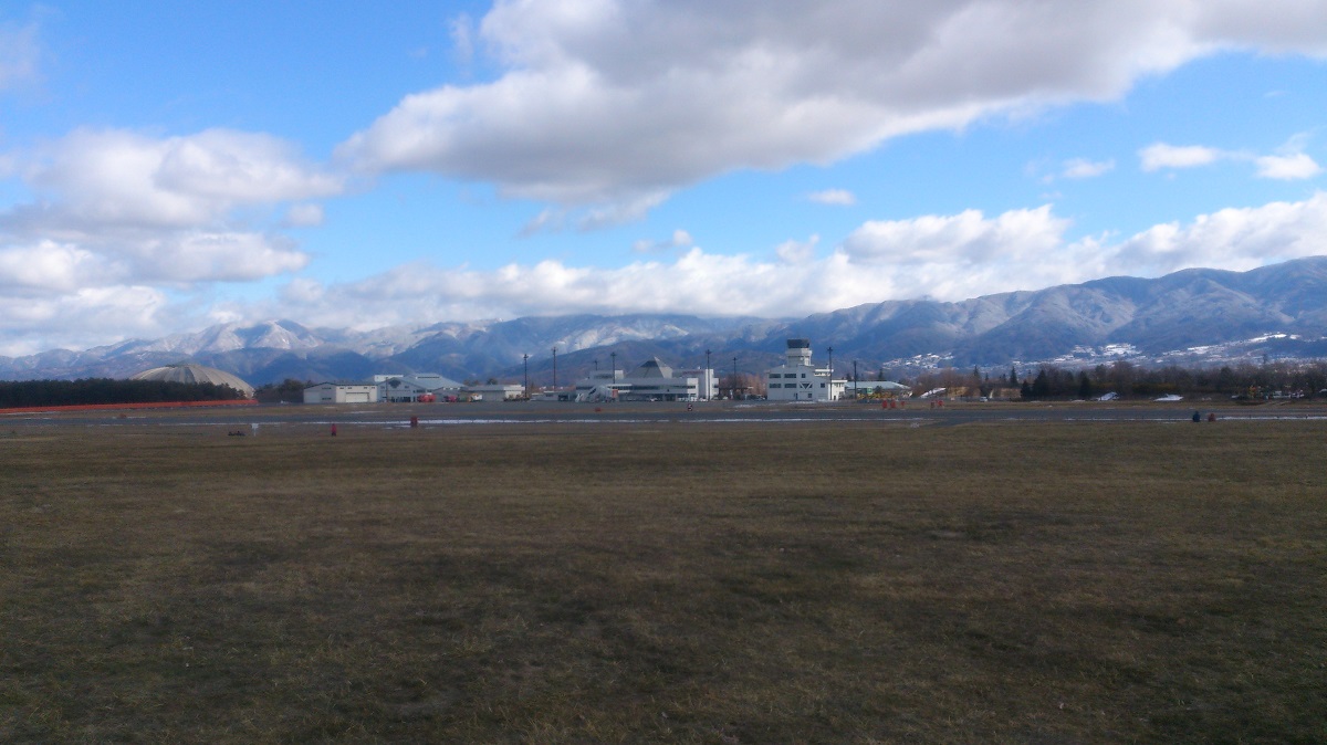 松本空港ターミナルビルの反対側の様子