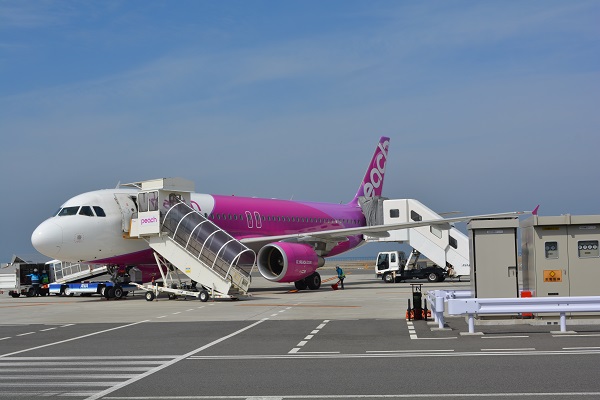 関西国際空港に到着した搭乗機のA320型機